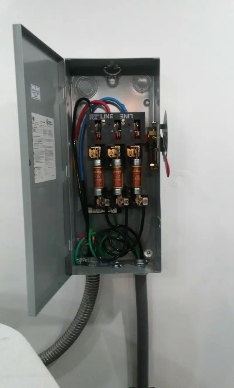 Three-phase disconnect switch installed for Smoke Detector Installation in Warwick